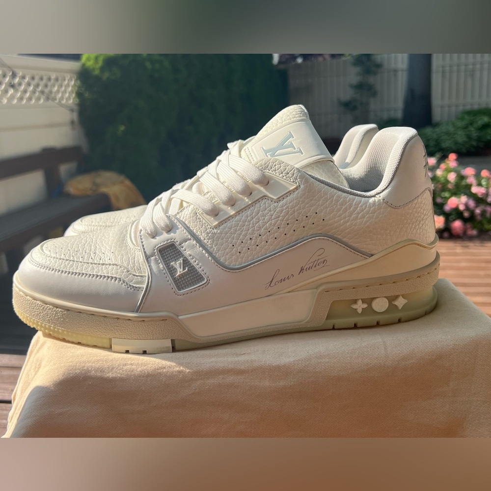 Lv trainer sneaker white and gray